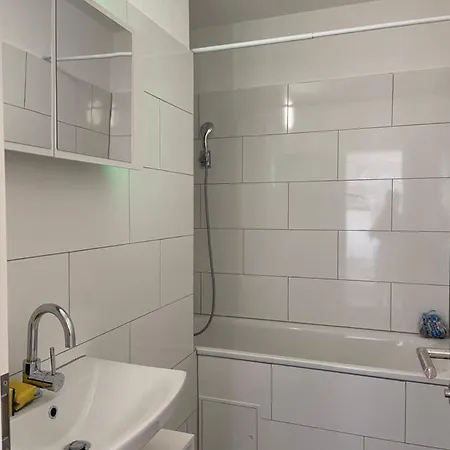 In Zentrum Mit 2 Schlafzimmer アパート クレーフェルト