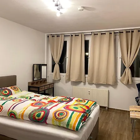 In Zentrum Mit 2 Schlafzimmer アパート クレーフェルト