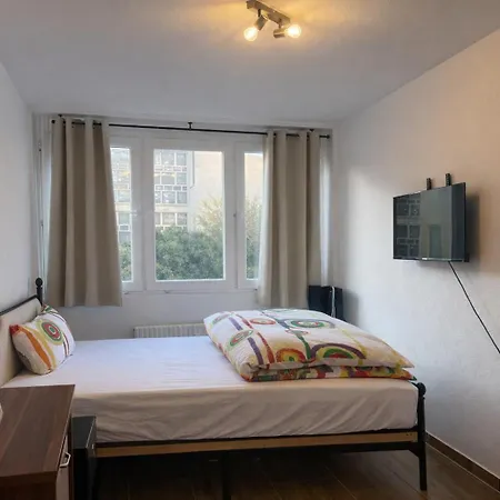 In Zentrum Mit 2 Schlafzimmer アパート クレーフェルト