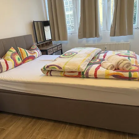 In Zentrum Mit 2 Schlafzimmer アパート クレーフェルト